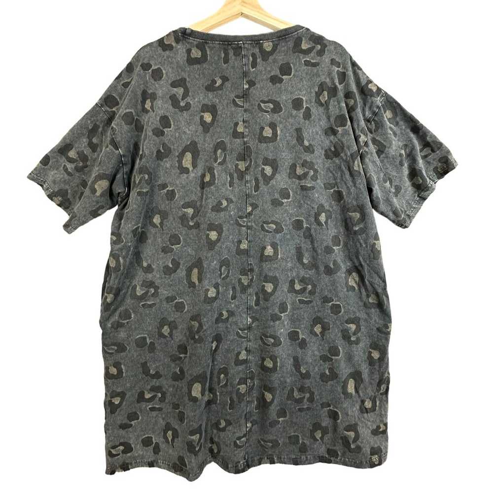 Easel On the Prowl Grey Leopard Print Mini T Shir… - image 5