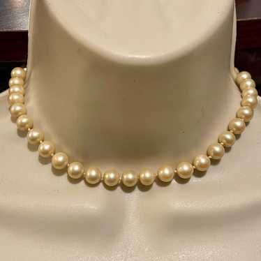 EUC Dusty Pink Faux Pearl Necklace. 16"