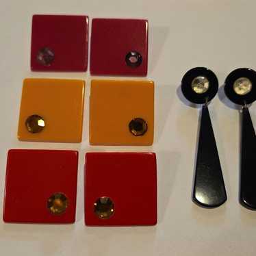 LOT OF 4 PAIRS OF LUCITE VINTAGE EARRINGS