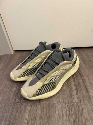 Adidas × Yeezy Season Adidas Yeezy 700 v3