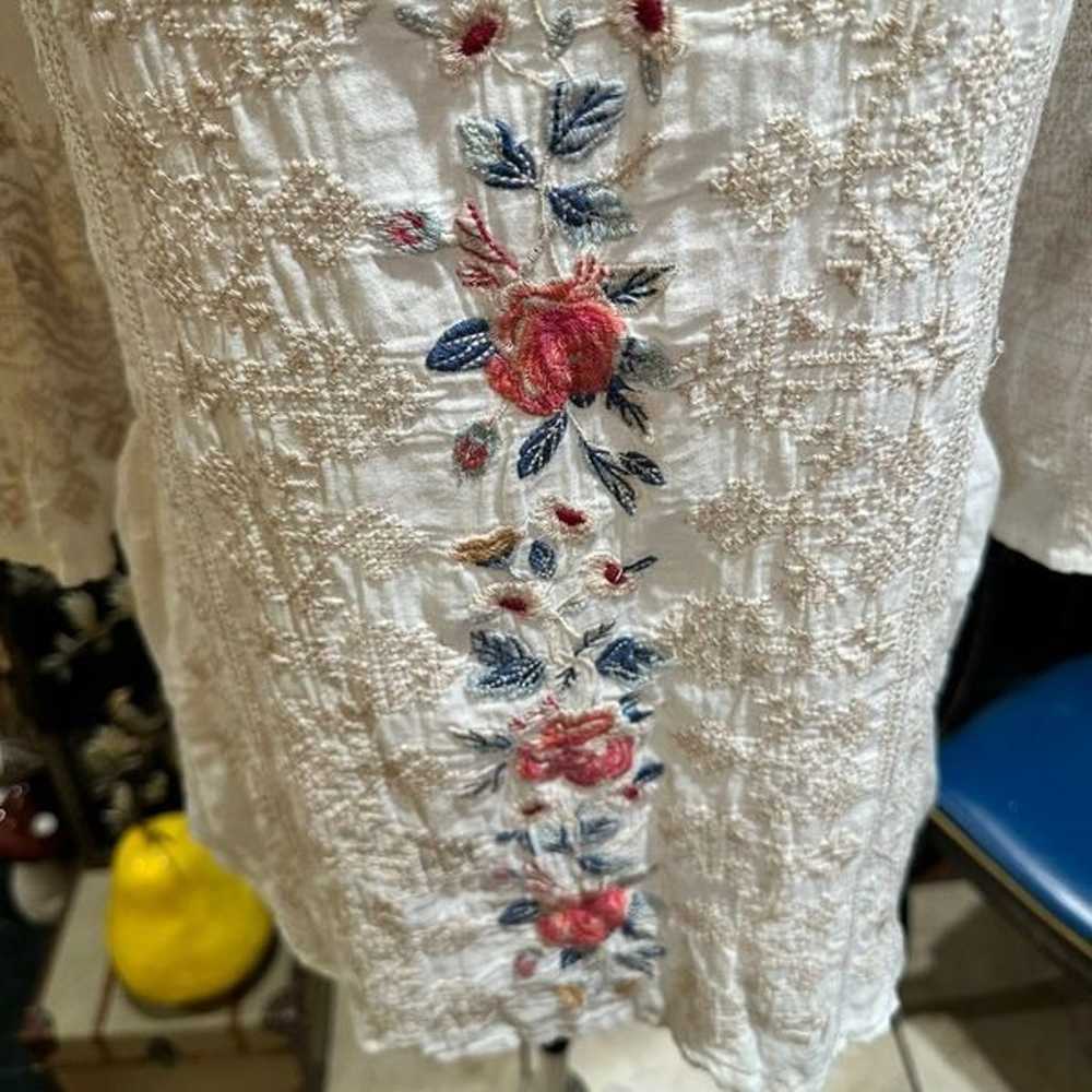 Johnny Was Floral Embroidered Top Size Medium - image 4