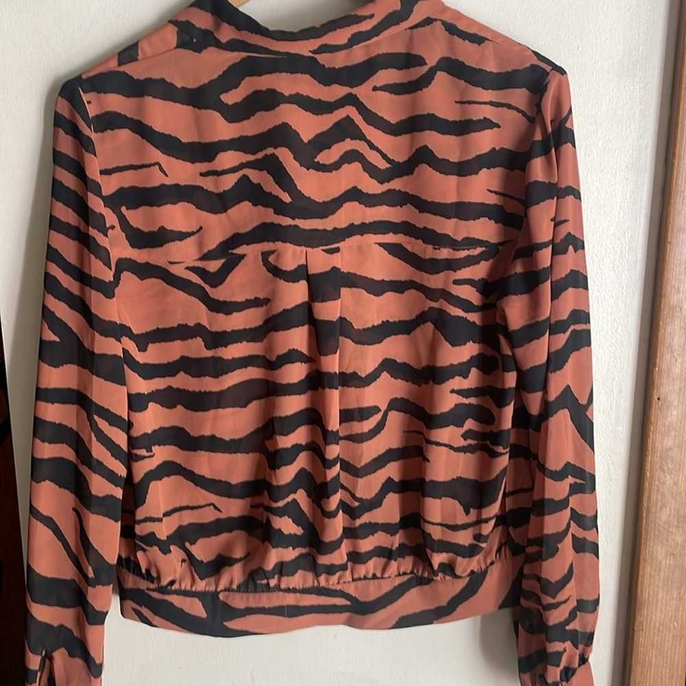 ALLSAINTS Adeliza Zephyr Zebra Shirt Toffee Brown… - image 8