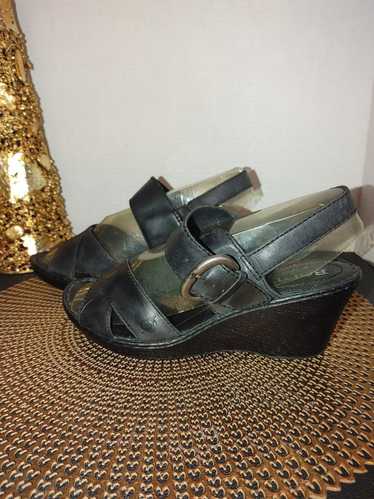 Born Born Wedge Sandals Size 9M