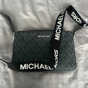 Michael kors crossbody