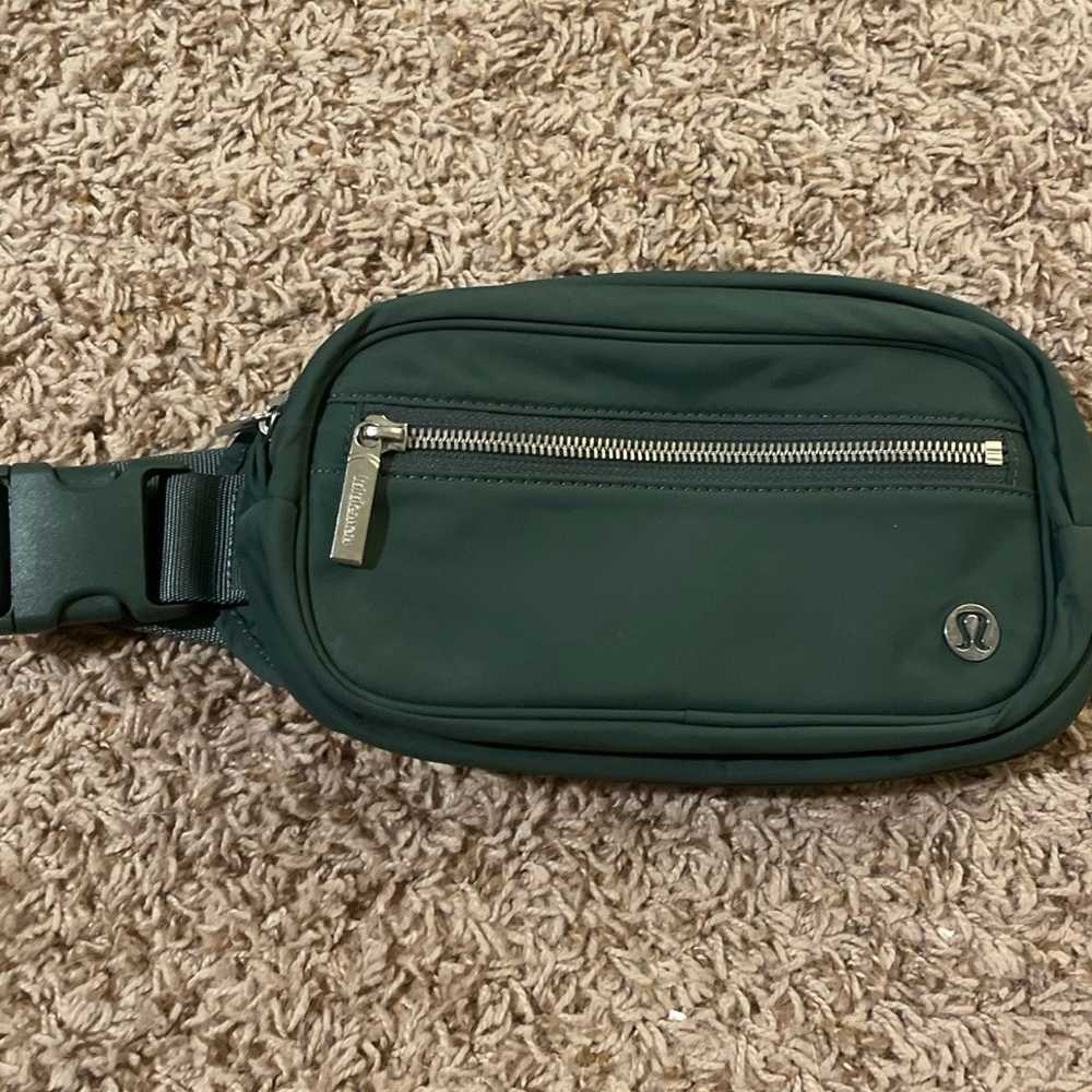 Lululemon Wunderlust 1.8L Beltbag - image 1