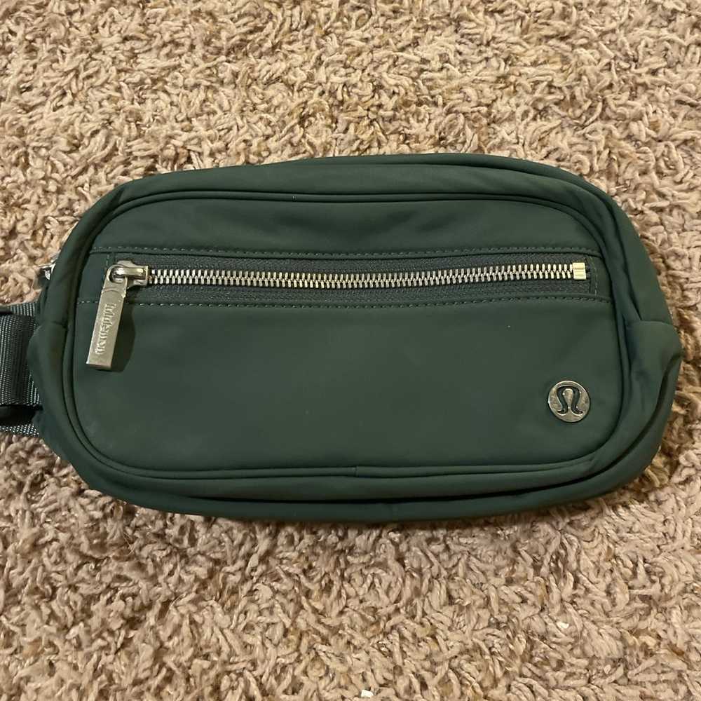 Lululemon Wunderlust 1.8L Beltbag - image 2