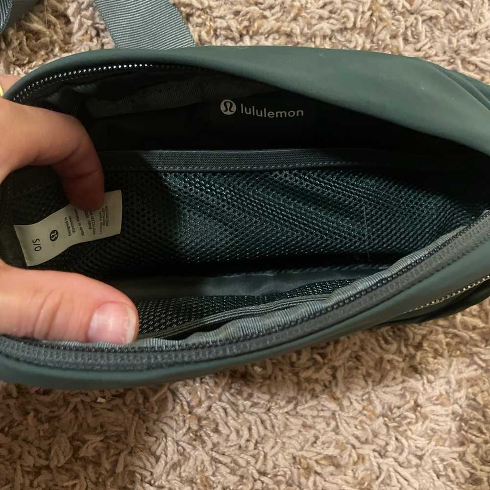 Lululemon Wunderlust 1.8L Beltbag - image 4