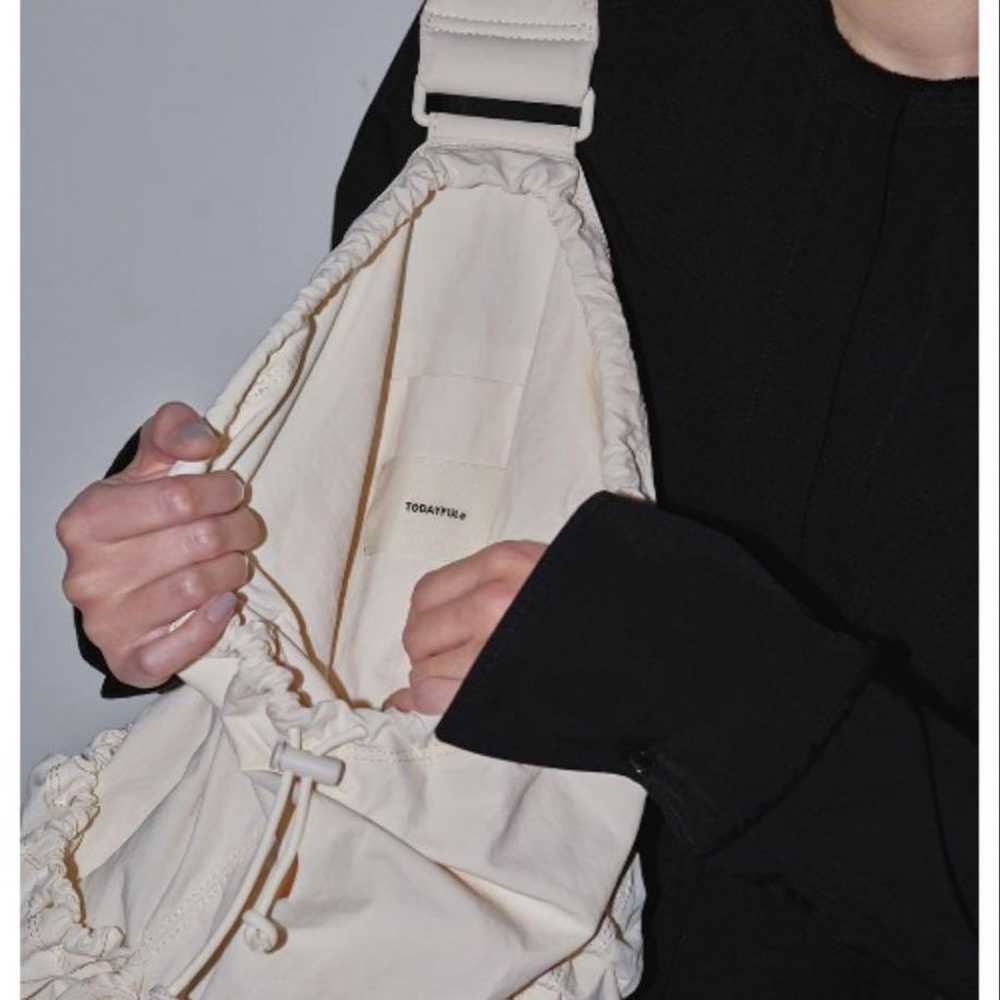 TODAYFUL Nylon Gathered Bag Cream - image 6