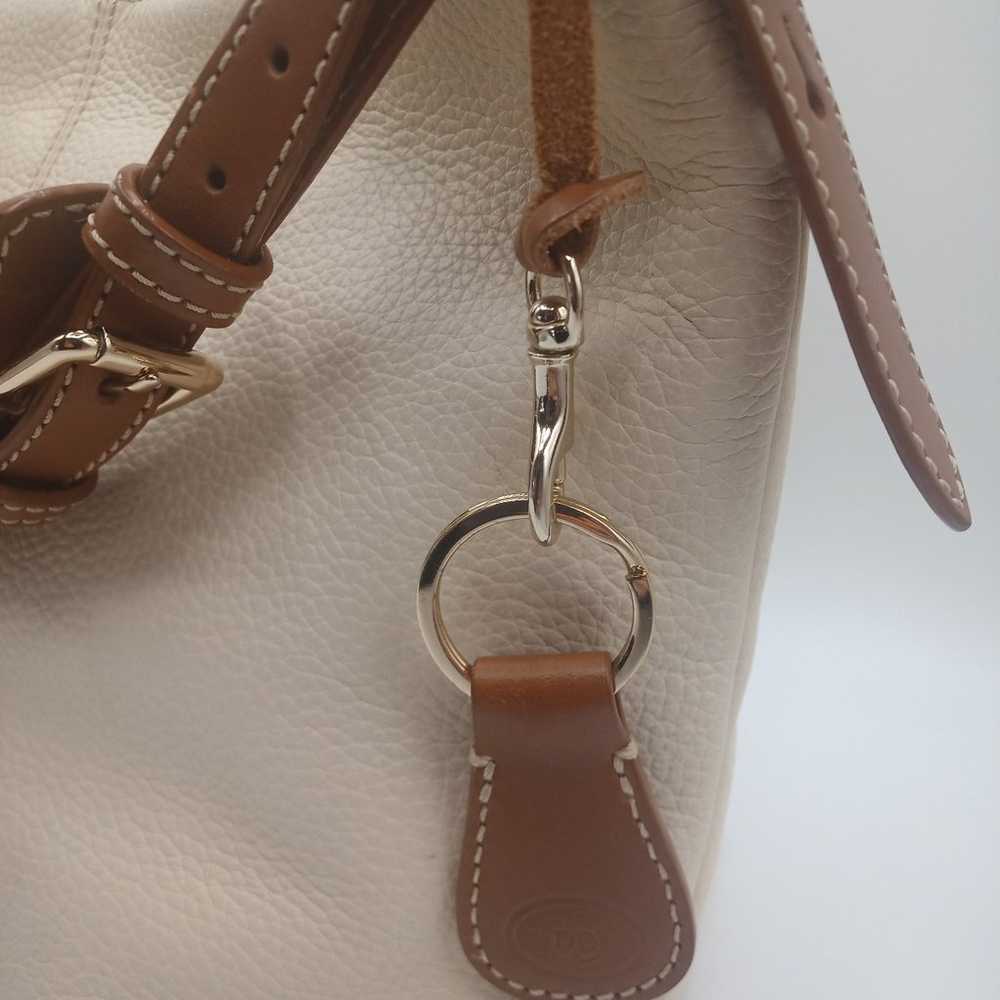 Dooney and Bourke cream leather Mary shoulder bag - image 4