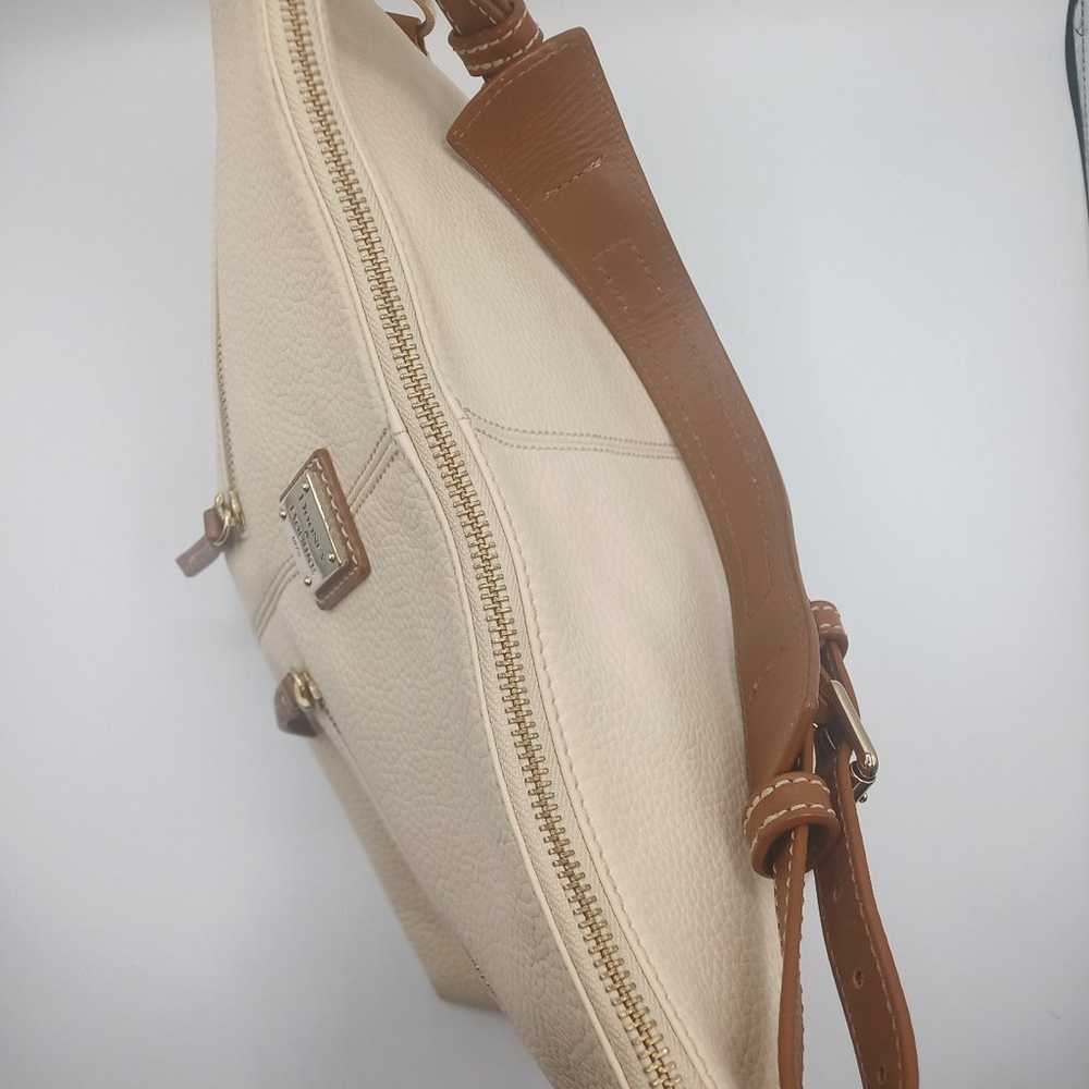 Dooney and Bourke cream leather Mary shoulder bag - image 7