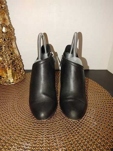 Vince Camuto Vince Camuto Vala Leather Booties Siz