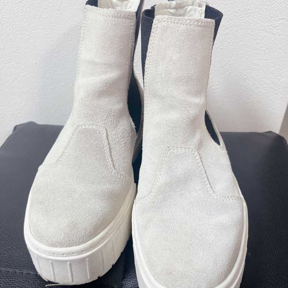 White Suede Side Gore Boots with Thick Sole - image 3