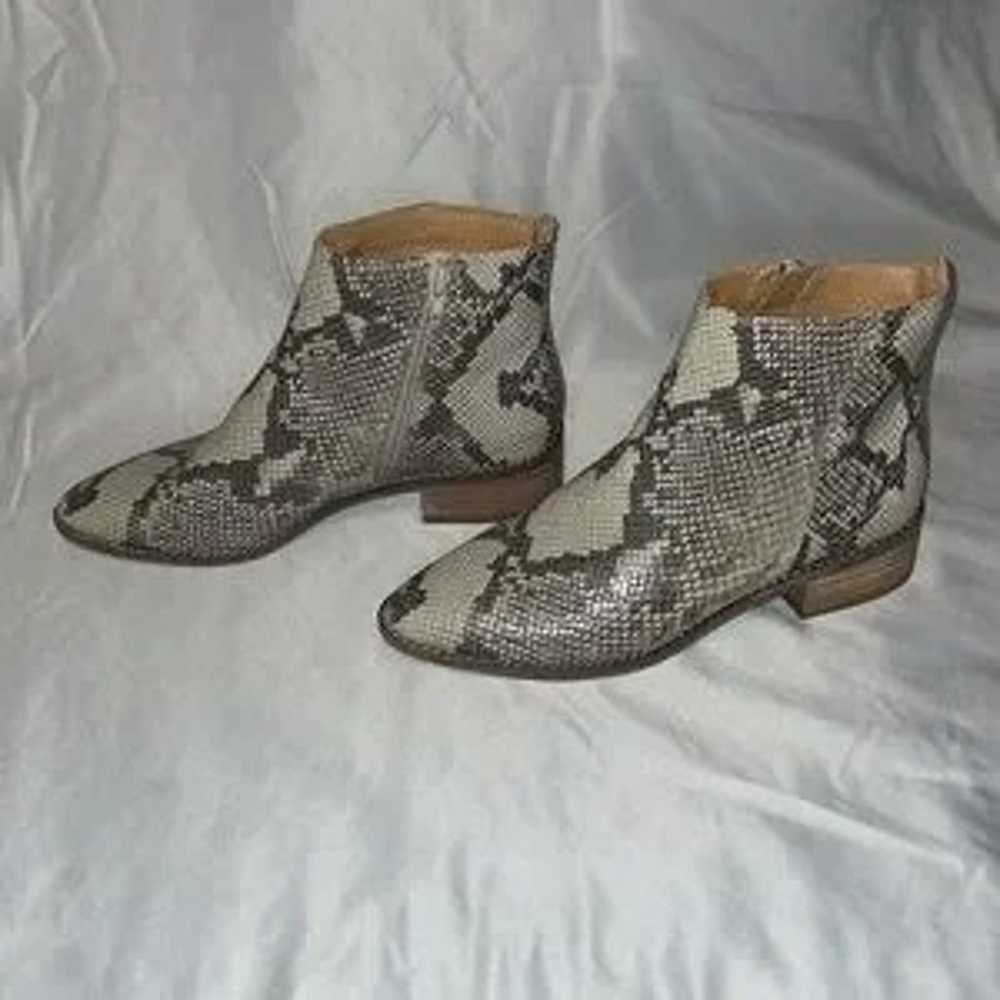 Size 7 Women’s Lucky Brand Snake Skin Design Ankl… - image 3