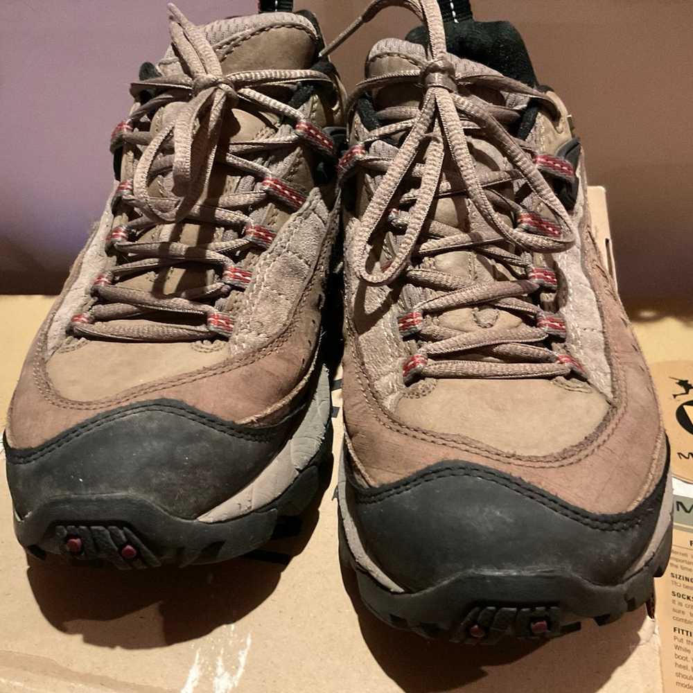 Merrell Like New Waterproof Hiking Boots Size 8 - image 5