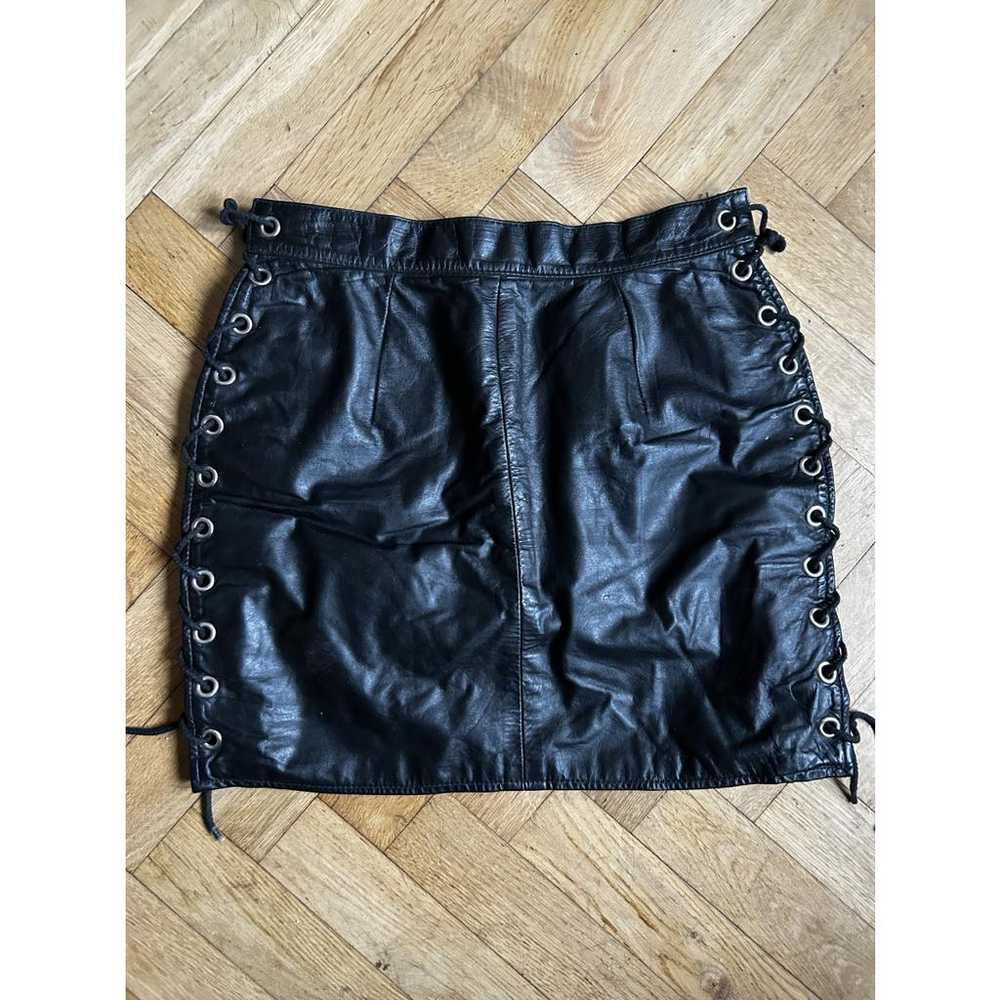 Non Signé / Unsigned Leather mini skirt - image 2