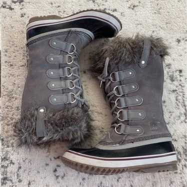 Sorel Joan or Ark Boots sz 5