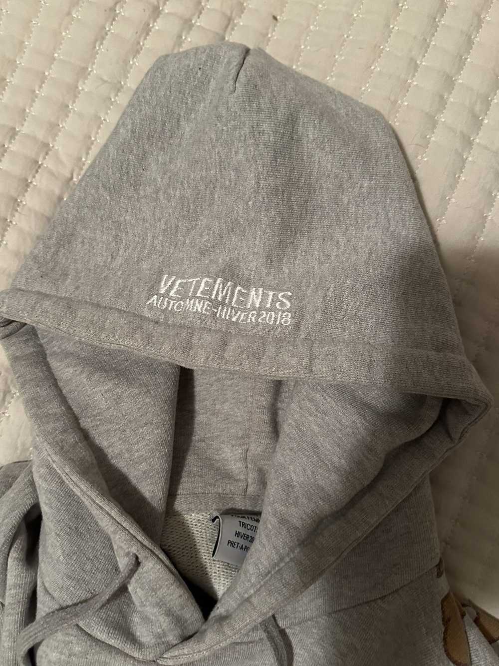 Vetements Vetements AW18 Misplaced Logo Cropped H… - image 2