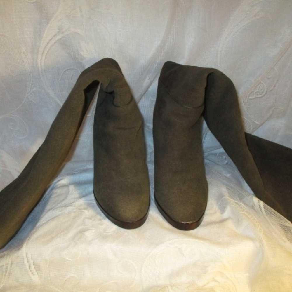 Pour La Victoire tall suede boots - image 12