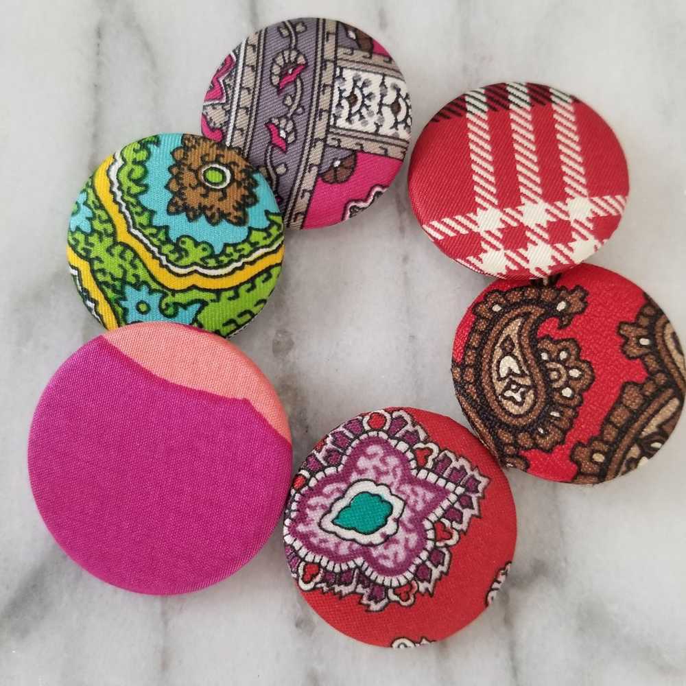 Set of 6 Cute Buttons Pins Upcycled from Vintage … - image 2