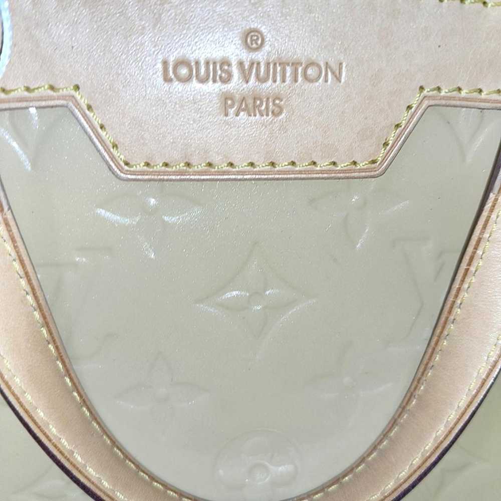 Louis Vuitton Bréa patent leather handbag - image 8