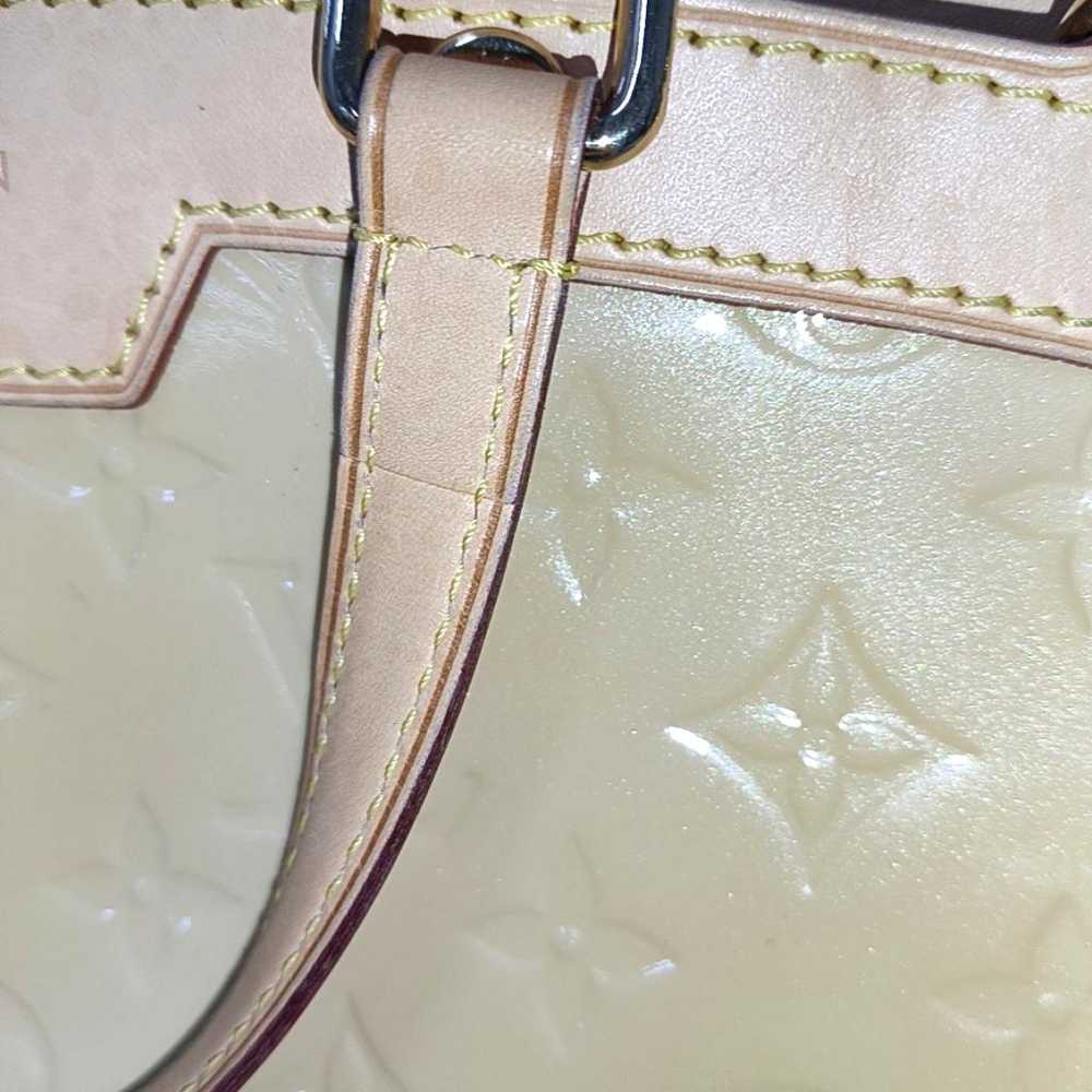 Louis Vuitton Bréa patent leather handbag - image 9