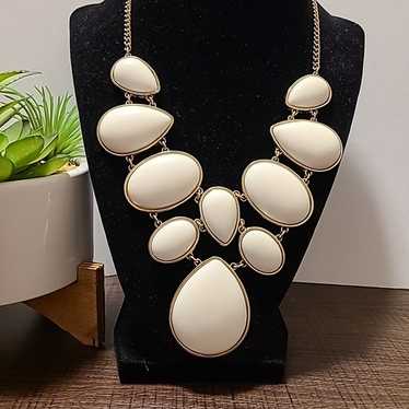 Unbranded White & Gold Tone Beaded Bib Necklace L… - image 1