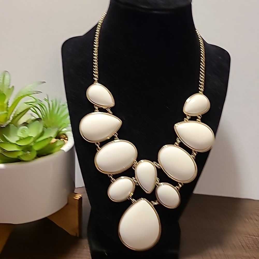 Unbranded White & Gold Tone Beaded Bib Necklace L… - image 2