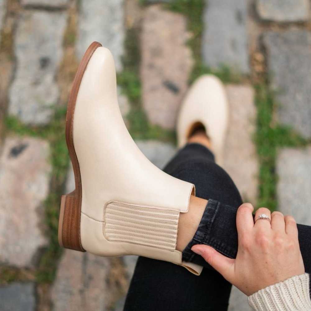 NEW Thursday Boot Dreamer Chelsea Bootie Beige Le… - image 2