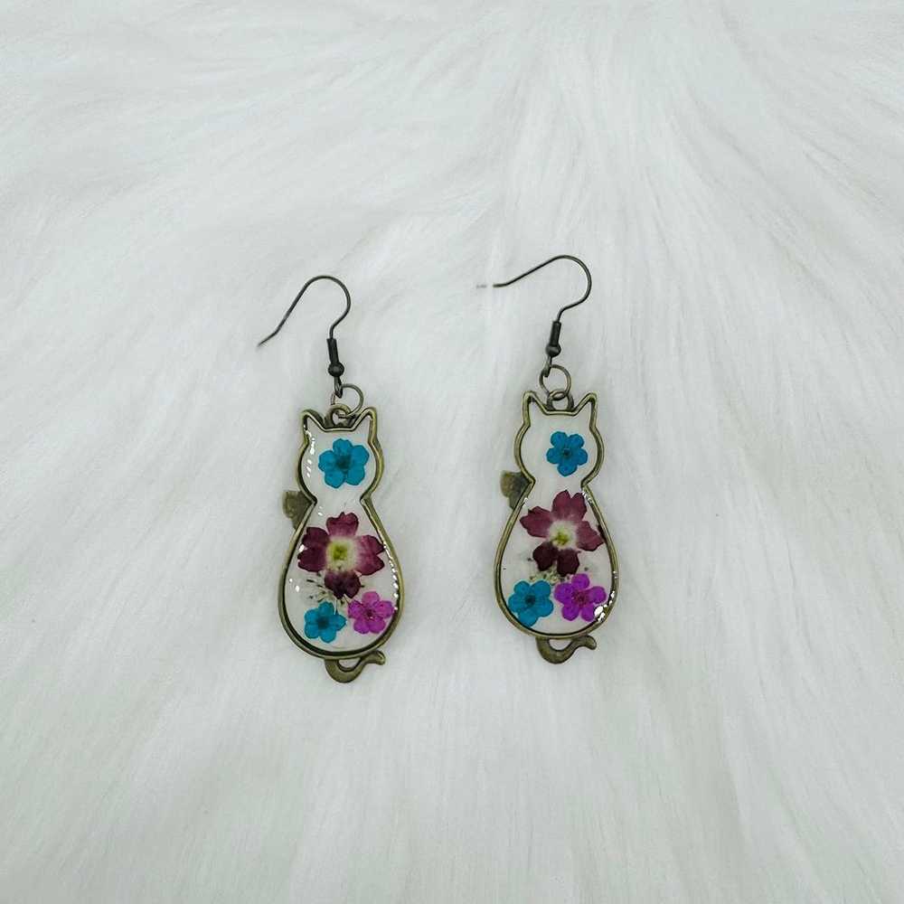 Vintage Cat Earrings with Glass Pressed Flower - image 4