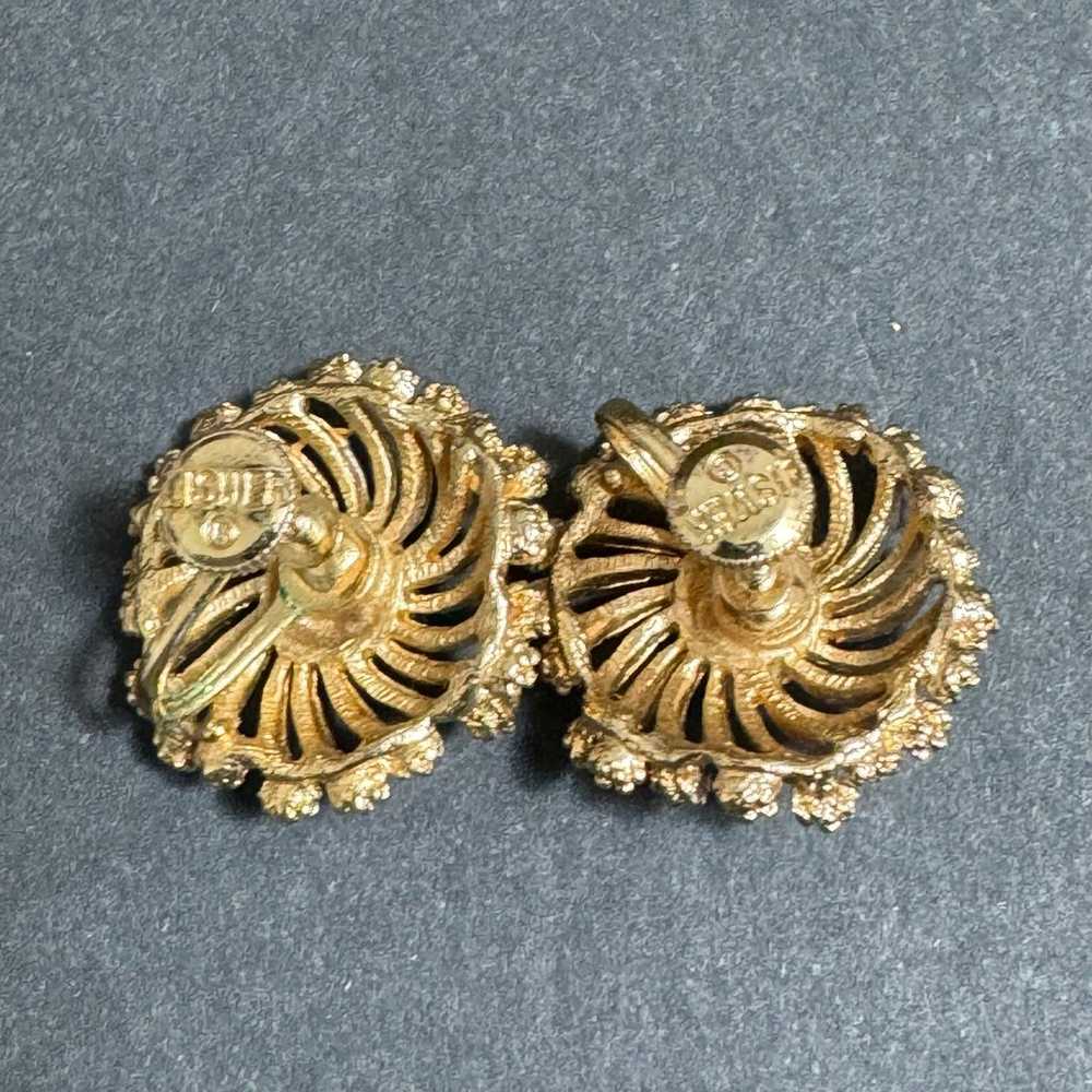 Vintage Signed LISNER Flower Gold Tone Screw Back… - image 4