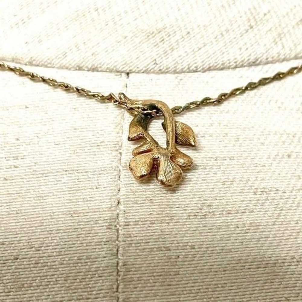 Avon vintage enamel flower gold tone pendant neck… - image 10