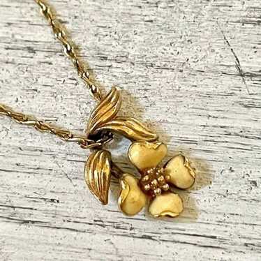 Avon vintage enamel flower gold tone pendant neckl