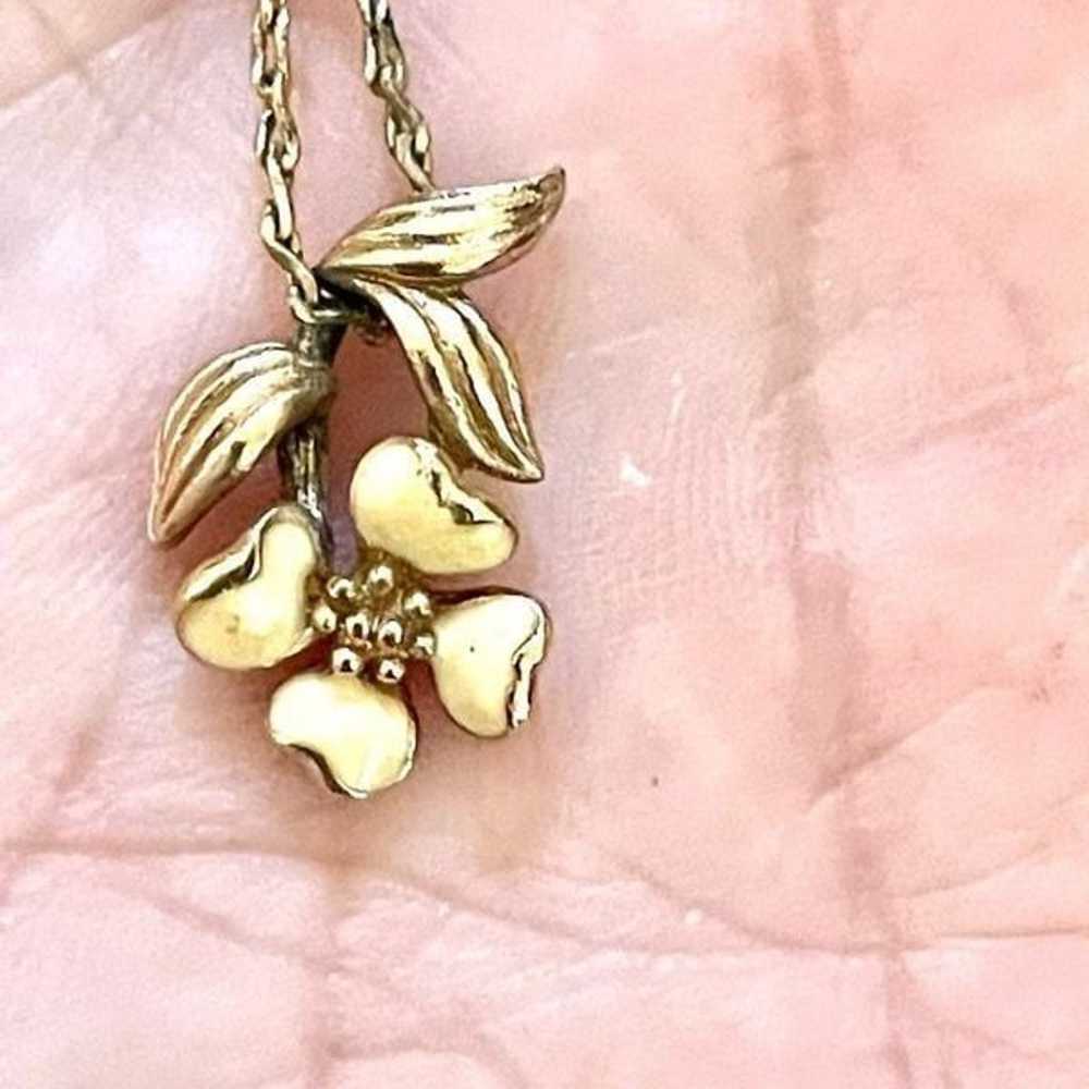 Avon vintage enamel flower gold tone pendant neck… - image 3