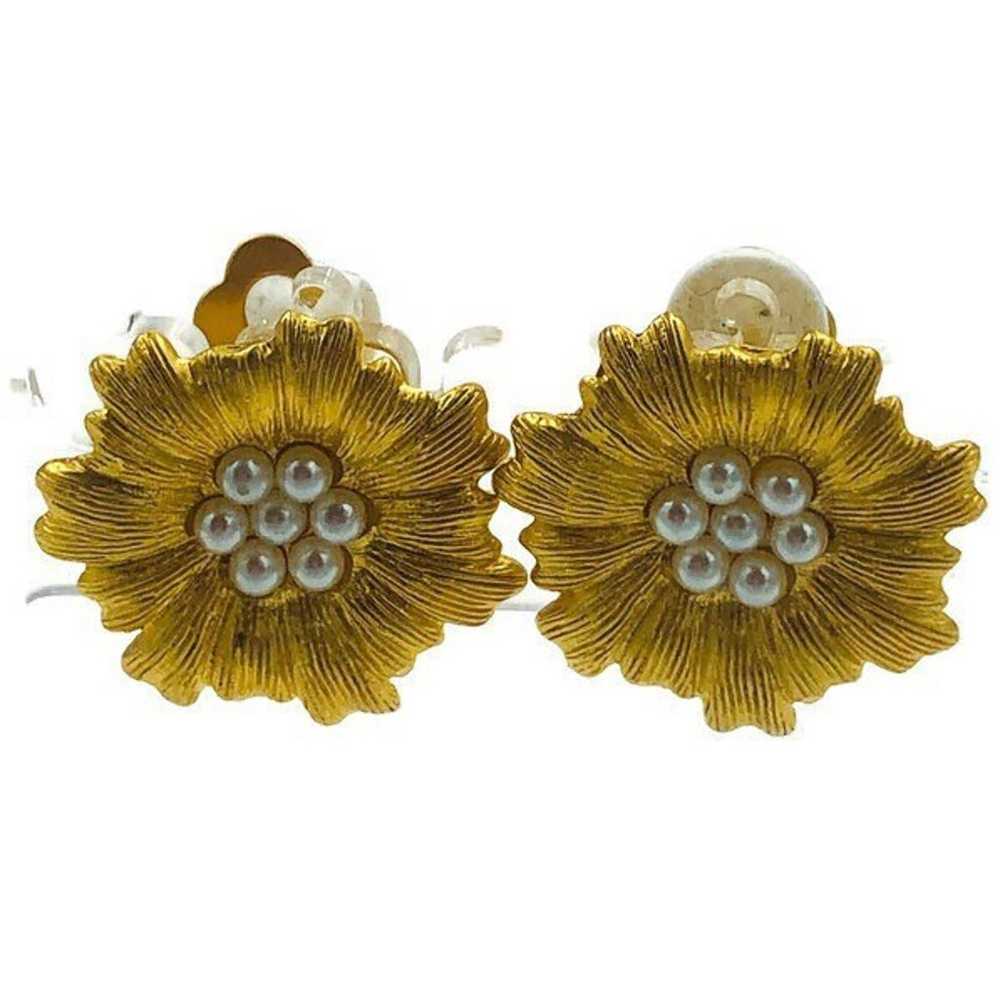 Vintage Gold Tone Flower Clip On Seed Pearl Earri… - image 5