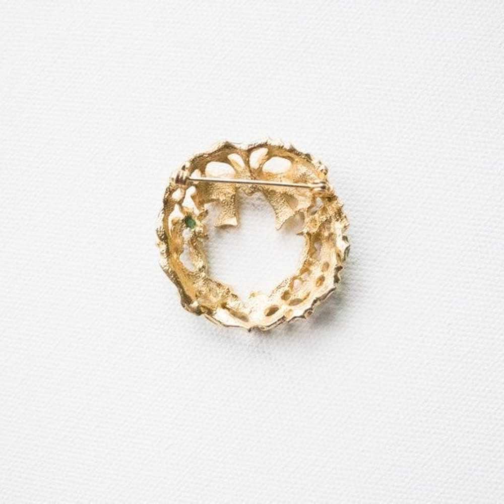 Vintage 80’s Gold & Green Christmas Wreath Brooch… - image 2