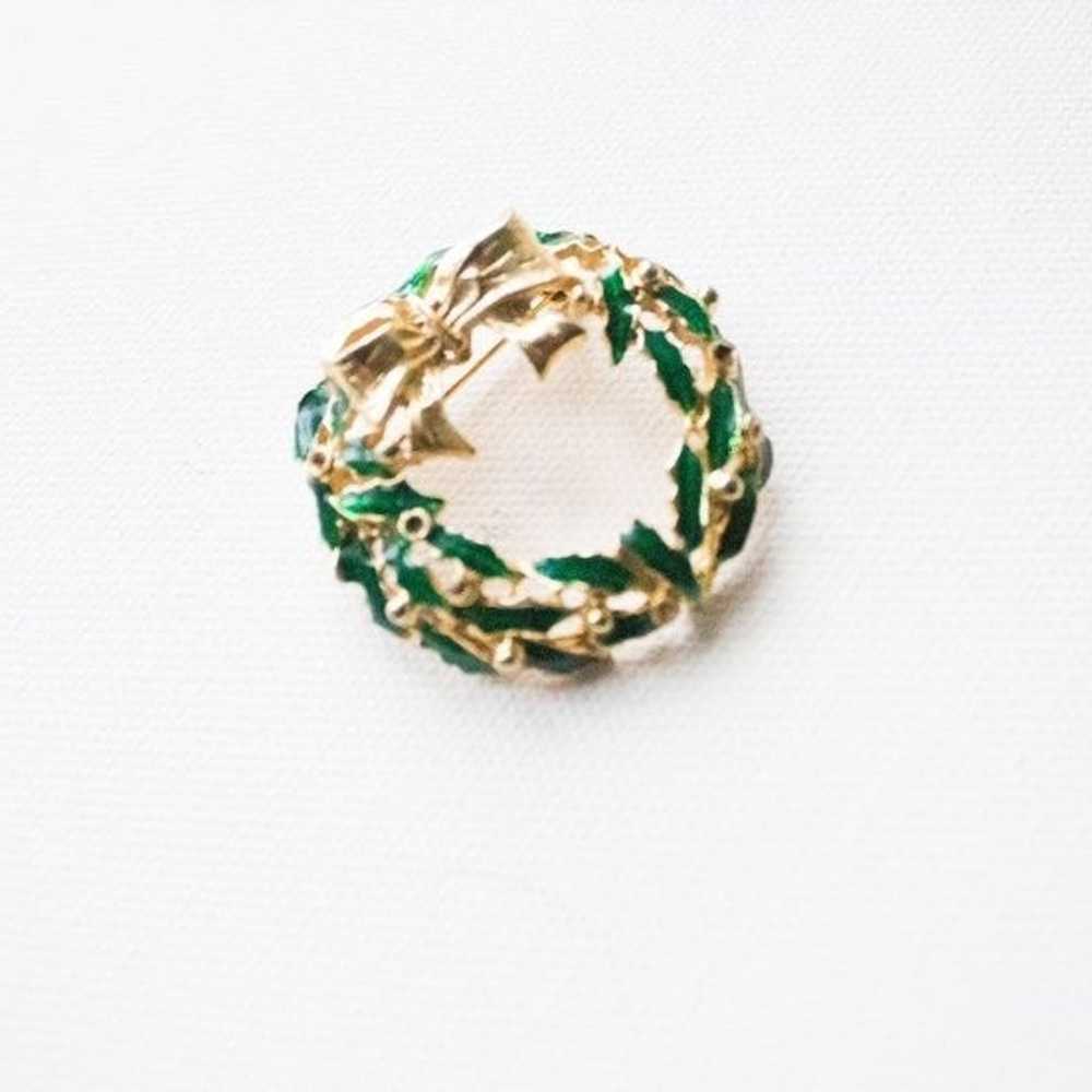 Vintage 80’s Gold & Green Christmas Wreath Brooch… - image 3