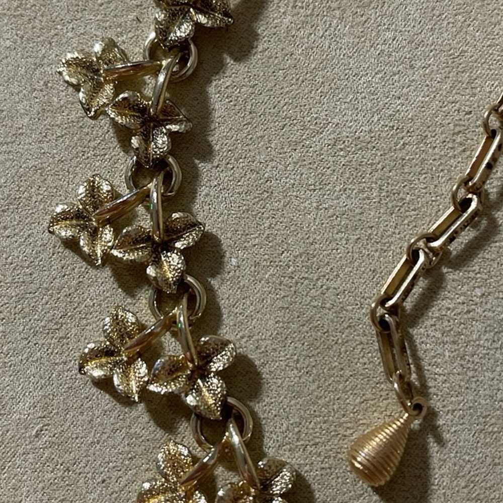 Vintage 16” Long Choker Gold Tone Leaf Necklace - image 2