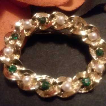 Vintage Wreath Gem brooch pin