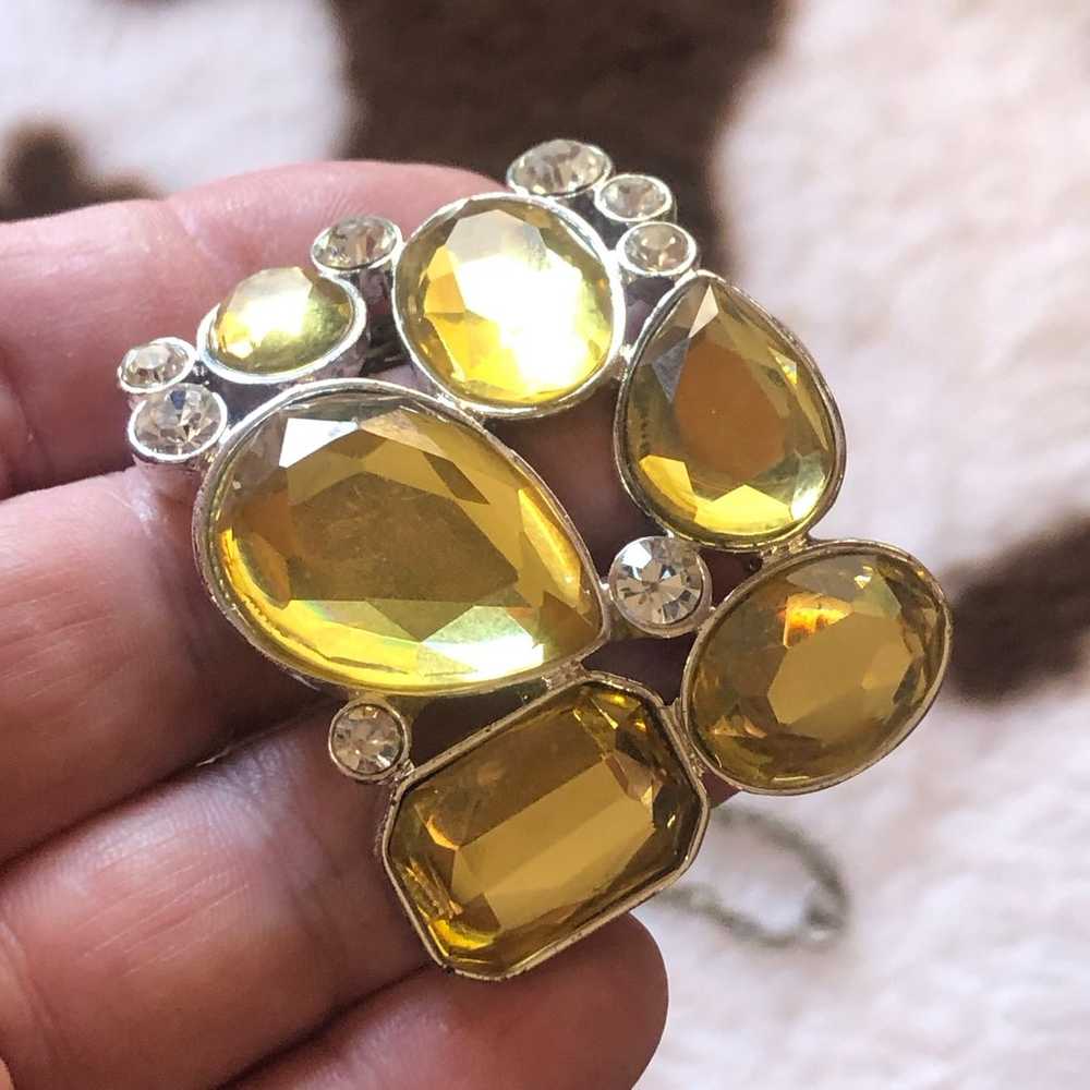 Faceted lemon chiffon glass stone pendant on chai… - image 6