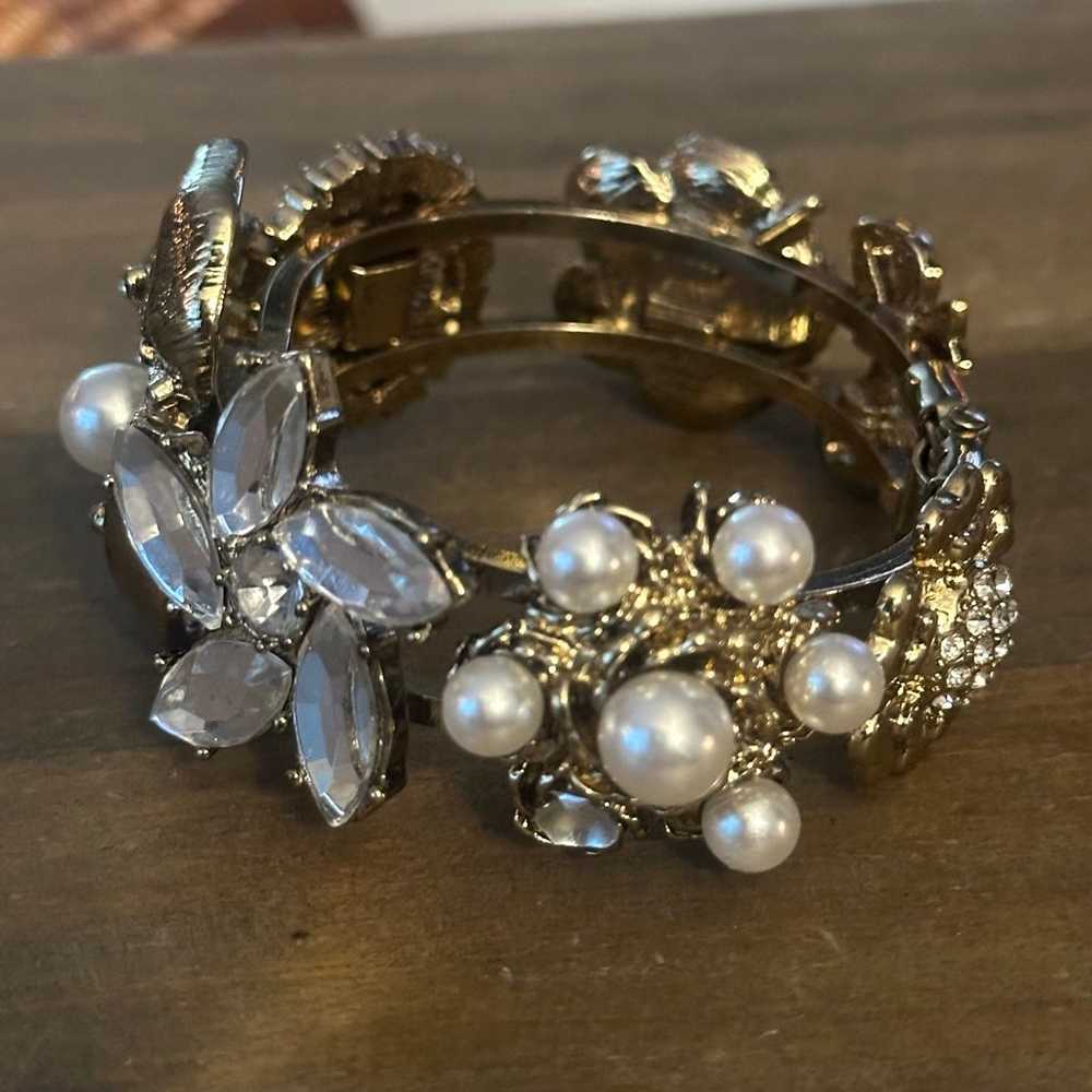 Vintage floral rhinestone and pearl hinged bracel… - image 5