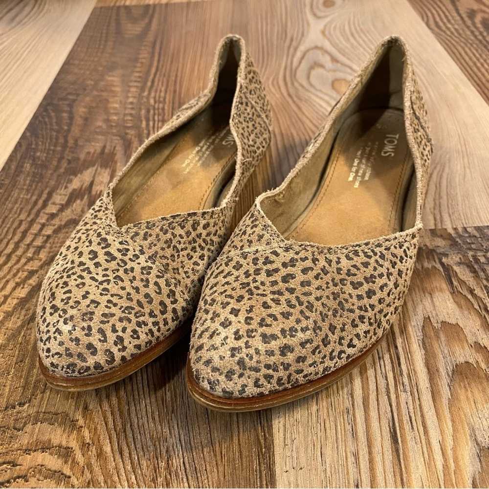 TOMS Leopard Print Jutti Flats Pointed Toe Tan Si… - image 2