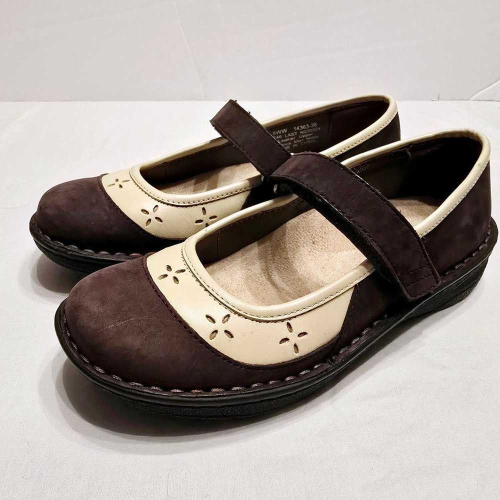 Drew Shoes Mary Jane Flats Size 5WW Brown/Cream T… - image 2