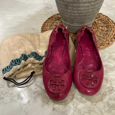 Tory Burch hot pink patent leather ballet flats 8… - image 1