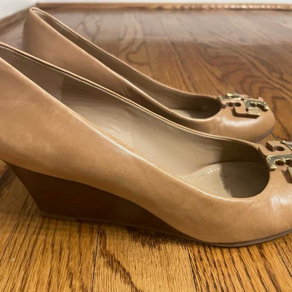 Tory Burch Wedge Heels Size 7 - image 2