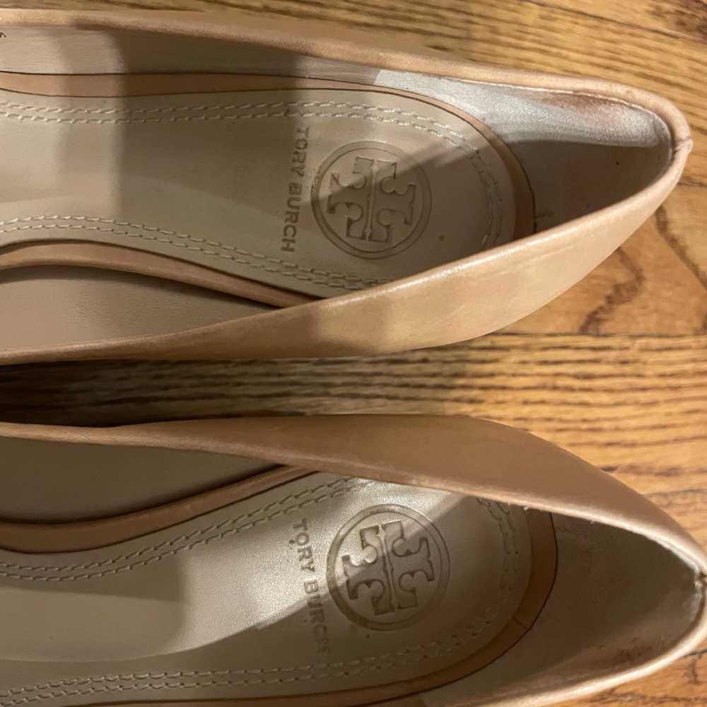 Tory Burch Wedge Heels Size 7 - image 3