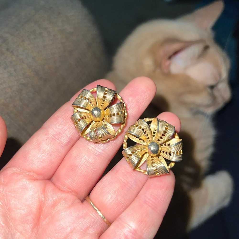 vintage kramer clip on earrings - image 1