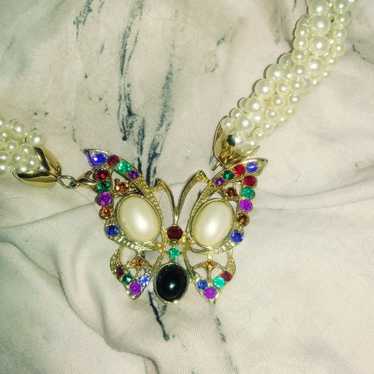 VINTAGE 5 STRAND FAUX PEARL BUTTERFLY NE - image 1