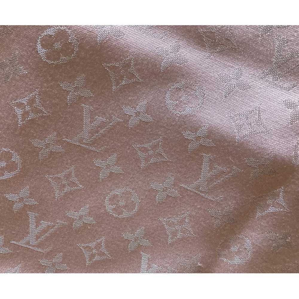 Louis Vuitton Châle Monogram shine silk stole - image 9