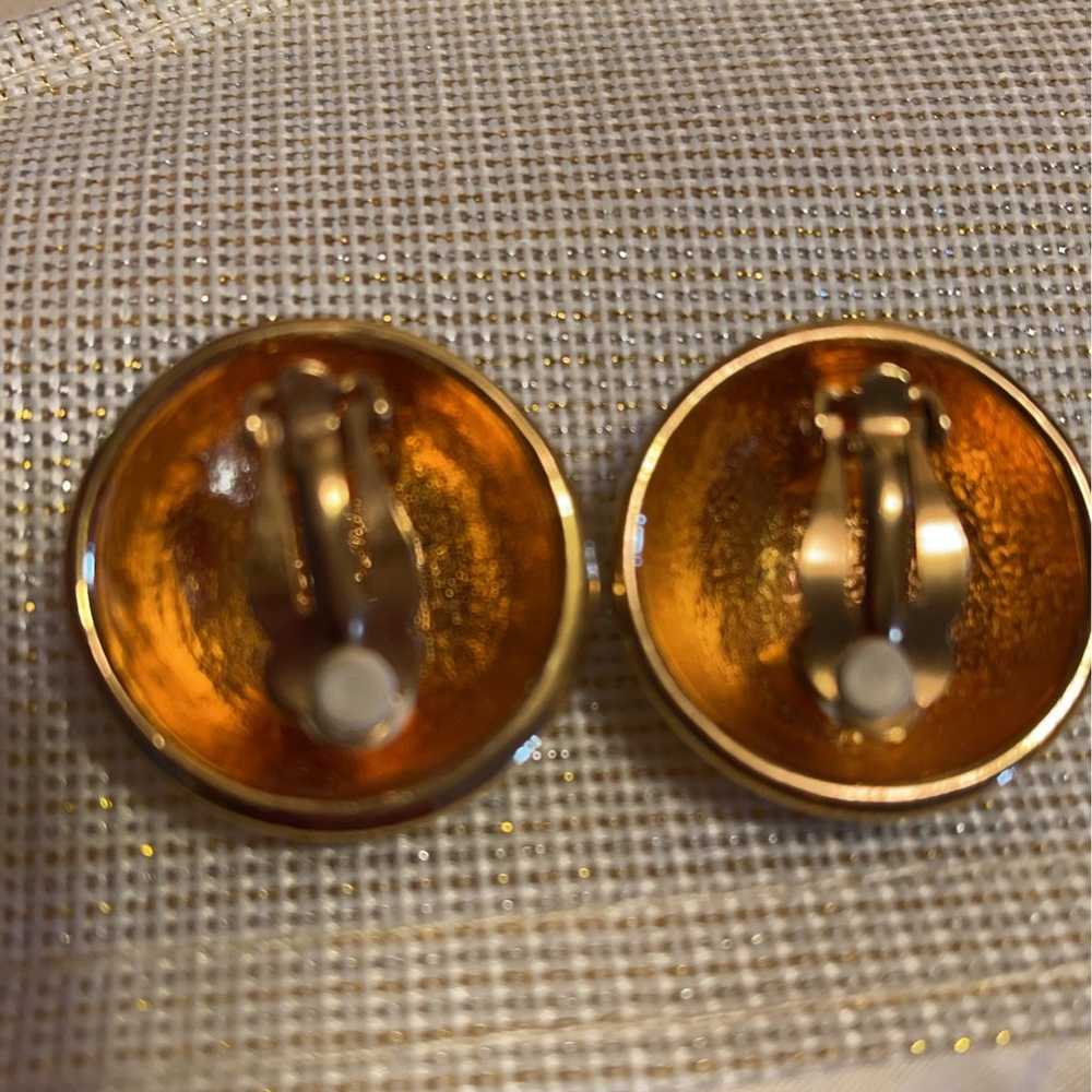 AVON SWIRL OF BLACK & GOLD COLOR CLIP EARRINGS **… - image 2