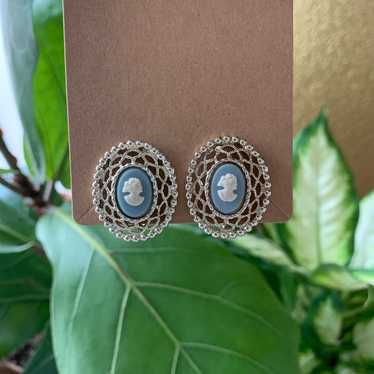 Vintage Sarah Coventry Clip-on Earrings - image 1